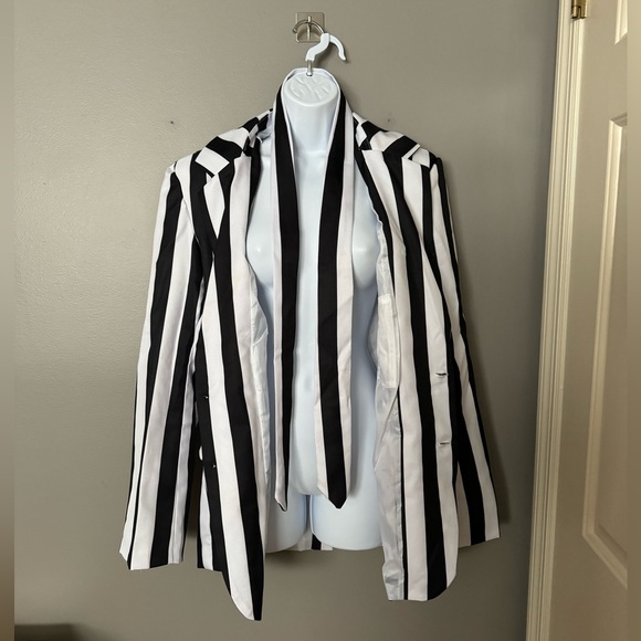 Men's Humbug Striped Suit - Picture 4 of 11